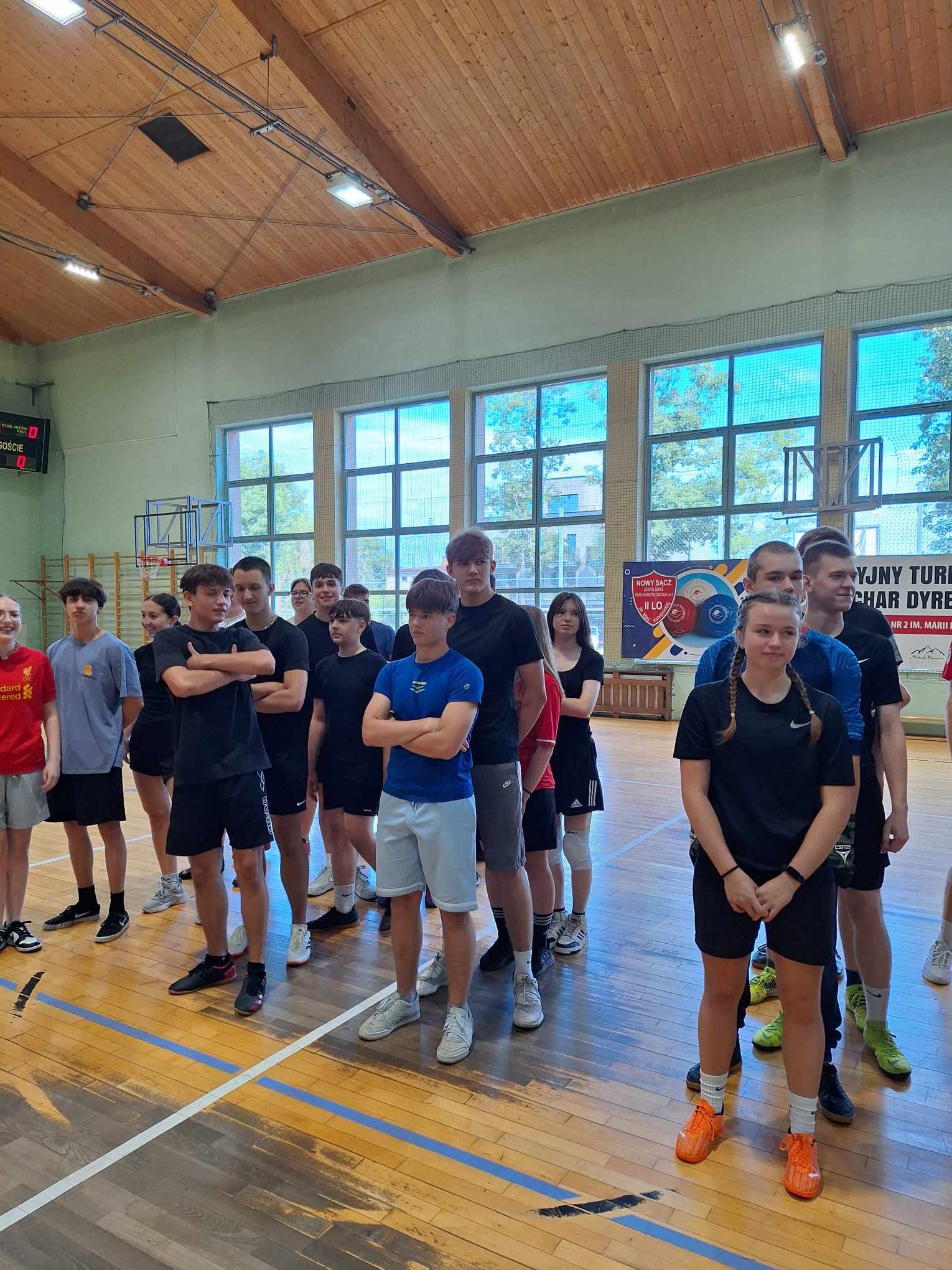 Zdjęcie Halowa 06-2024 (6)c68e3737-9104-4cf5-a1ae-7529bfc296a2.jpg w galerii II Turniej Piłki Nożnej Halowej o Puchar Przechodni II LO